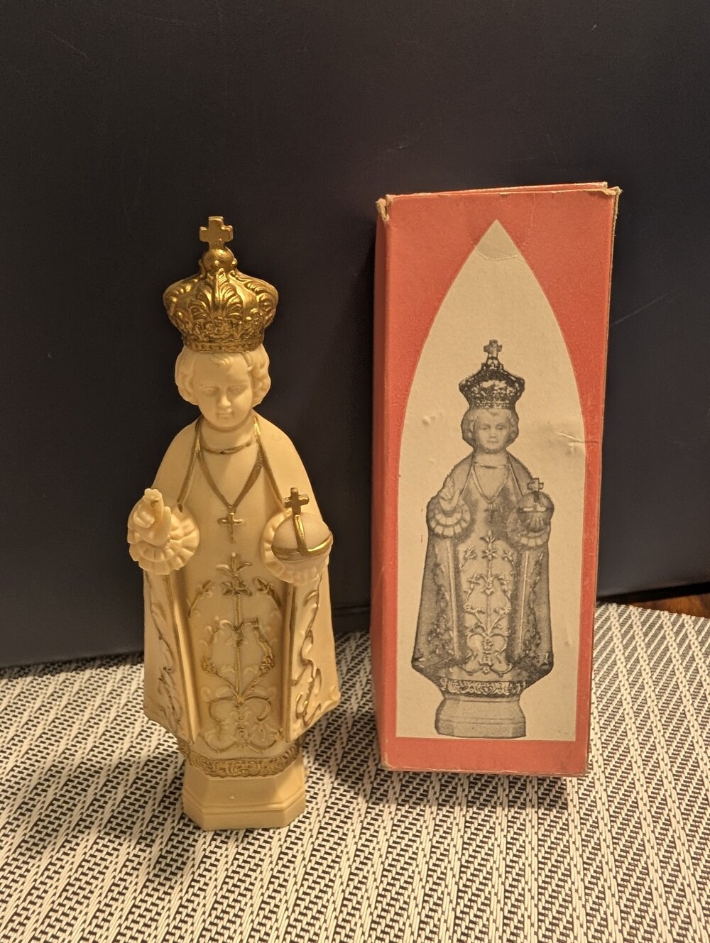 Vintage Infant Of Prague Statue Figure Jesus Child.   5"